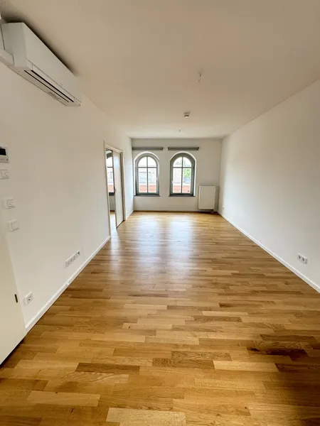 Großzügiges Dachterrassen Apartment mit Dachterrasse und Klimaanlage, EBK, direkt an der Spree! — photo 1